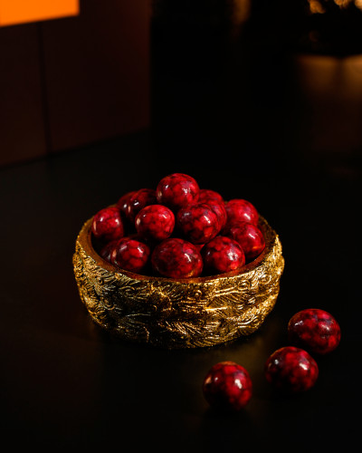 Hazelnut dragées with pomegranate coating