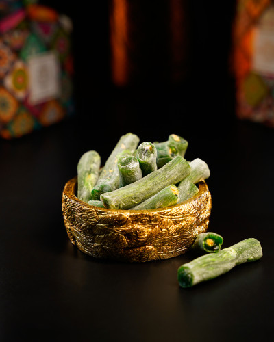 Lokum fingers with pistachios and apple